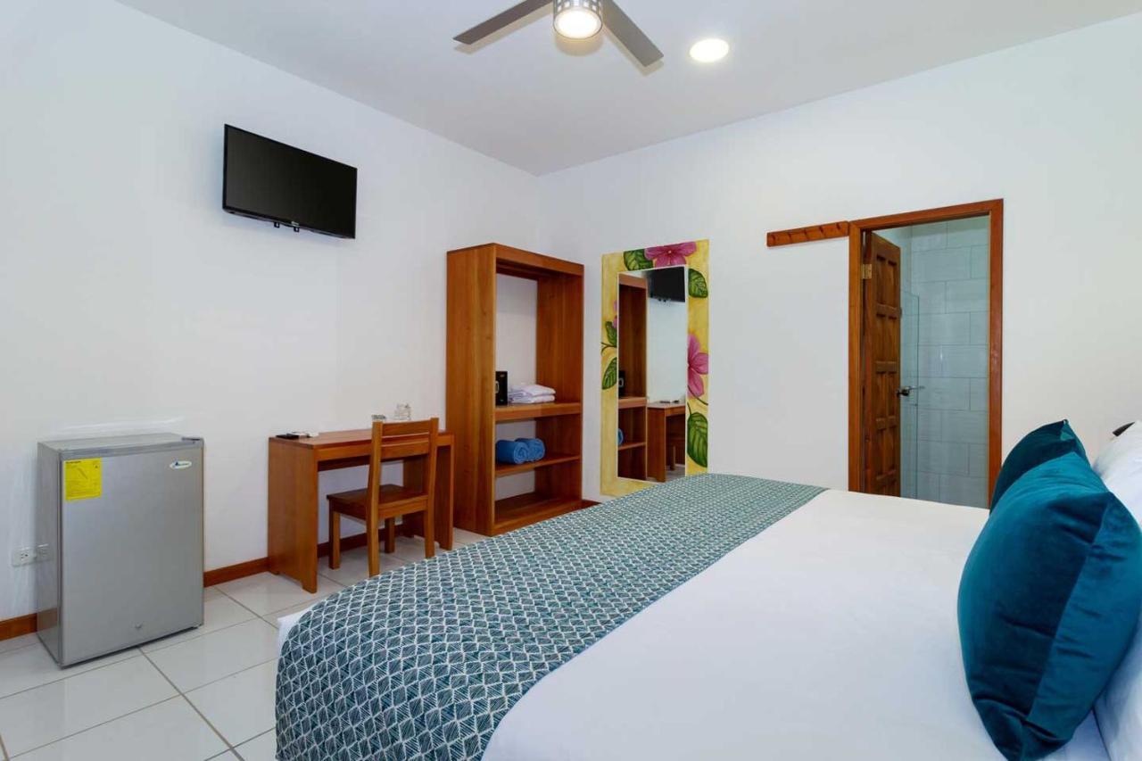 Plaza Luna Suites Puerto Ayora  Zewnętrze zdjęcie
