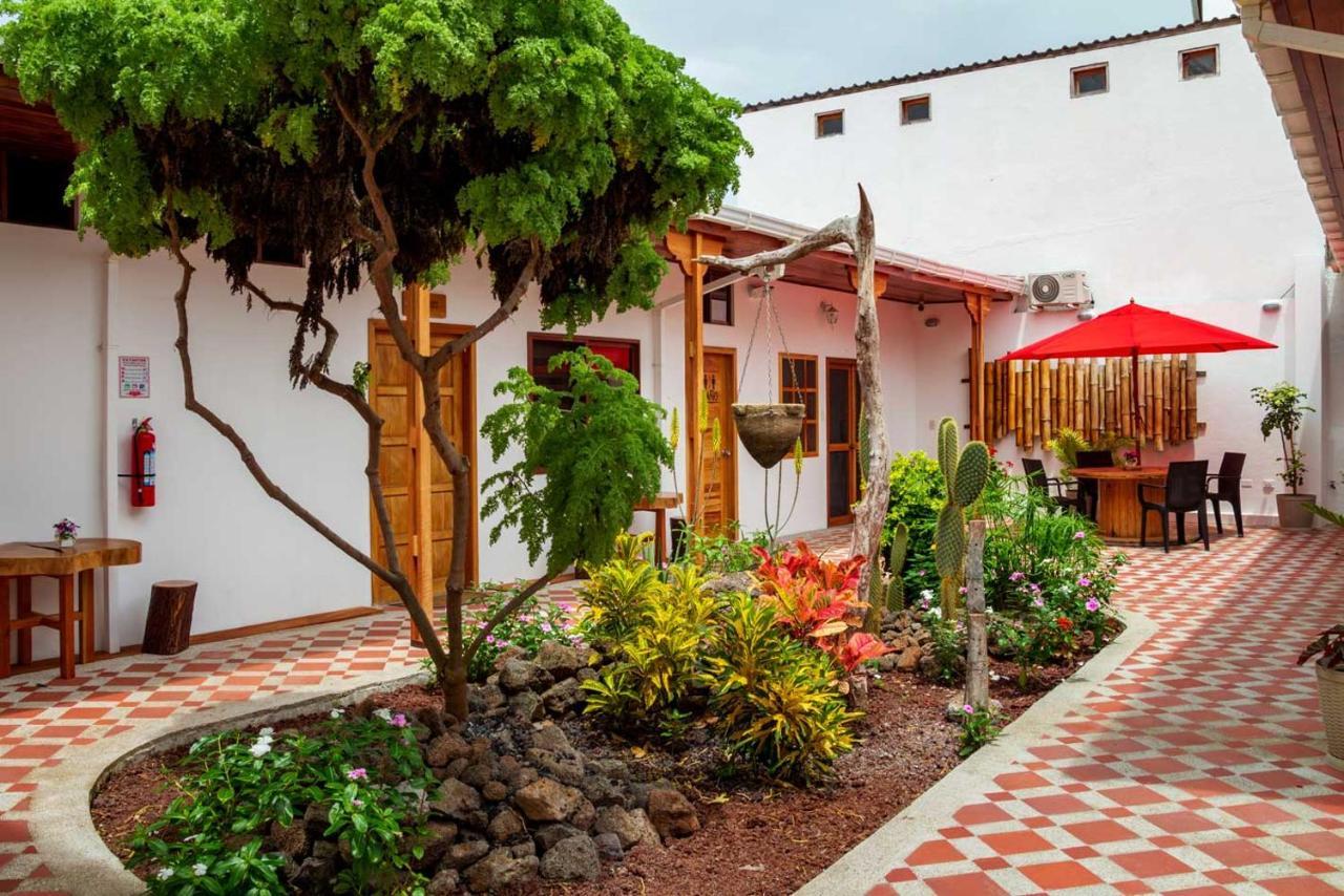 Plaza Luna Suites Puerto Ayora  Zewnętrze zdjęcie