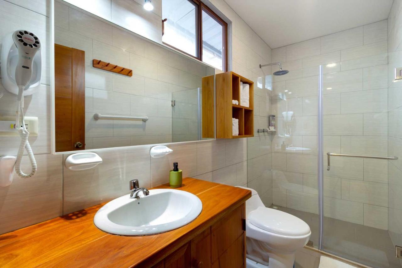Plaza Luna Suites Puerto Ayora  Zewnętrze zdjęcie