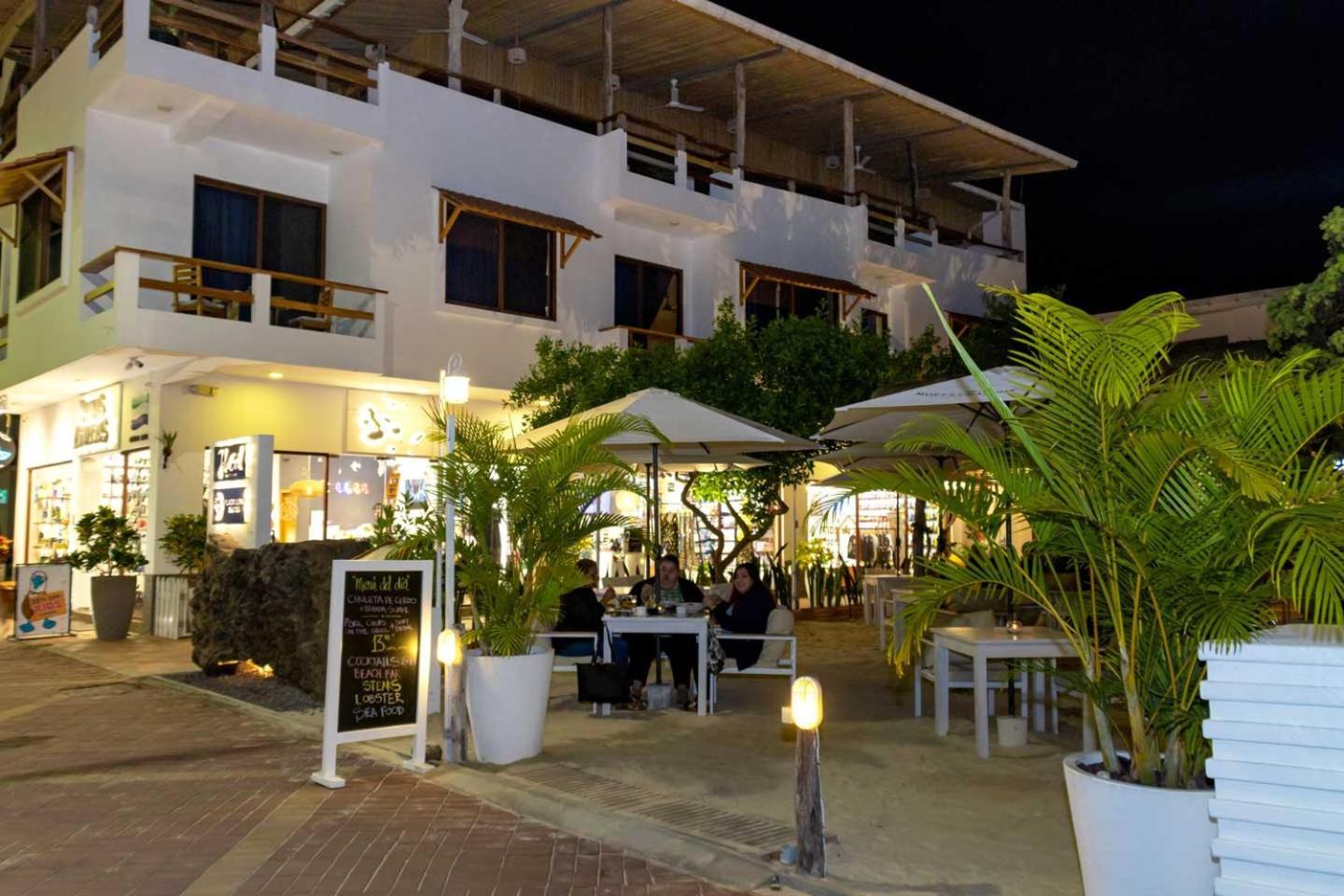 Plaza Luna Suites Puerto Ayora  Zewnętrze zdjęcie